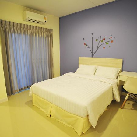 The Garden Living Hotel Банкок Екстериор снимка