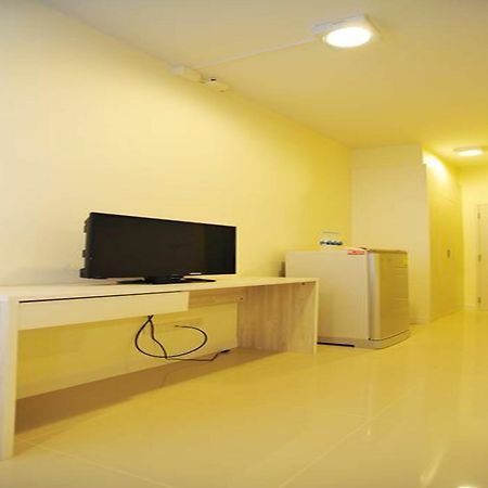 The Garden Living Hotel Банкок Екстериор снимка