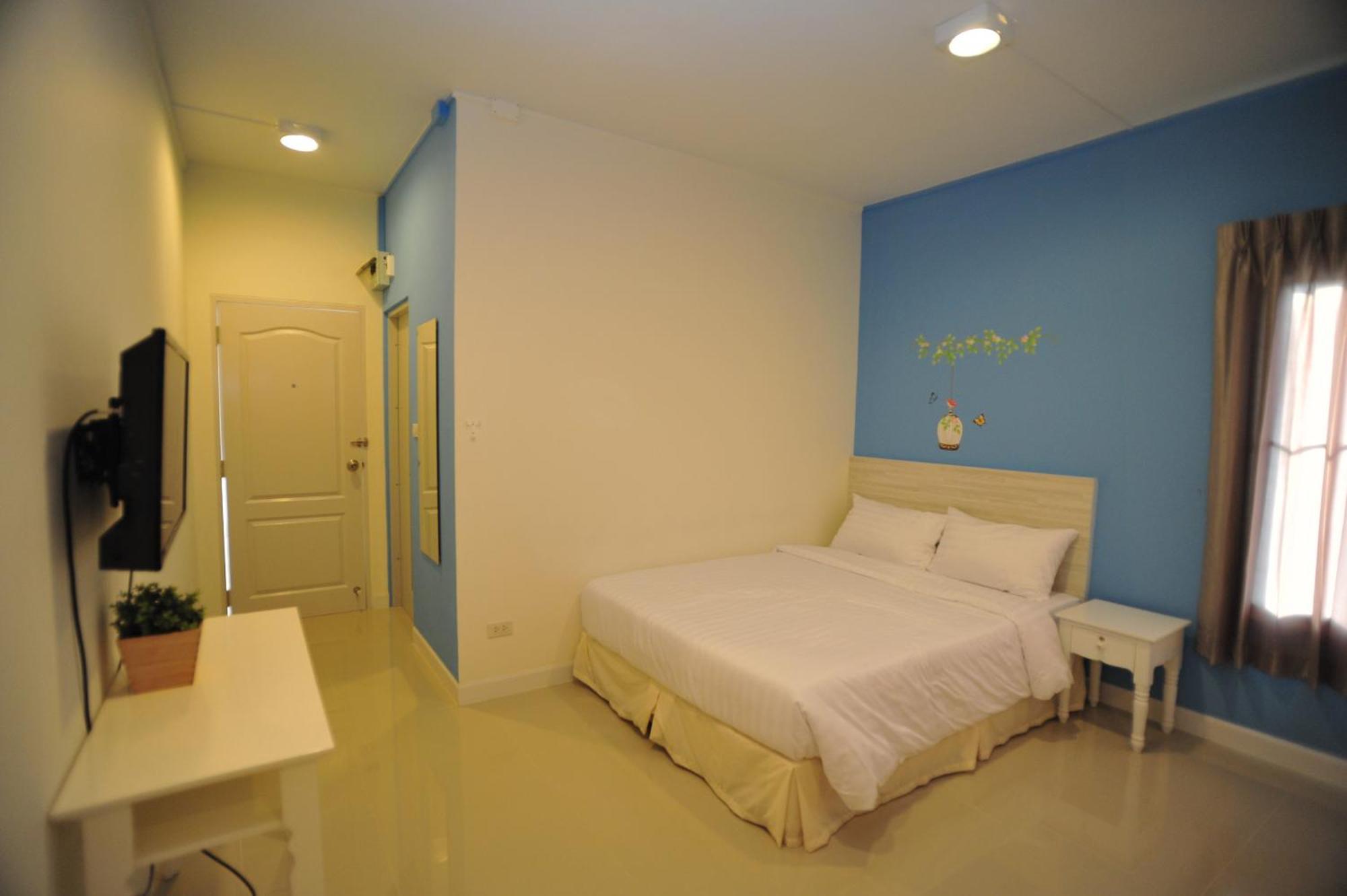 The Garden Living Hotel Банкок Екстериор снимка