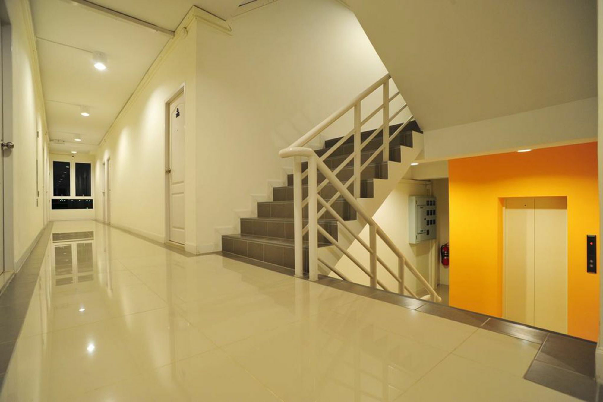 The Garden Living Hotel Банкок Екстериор снимка