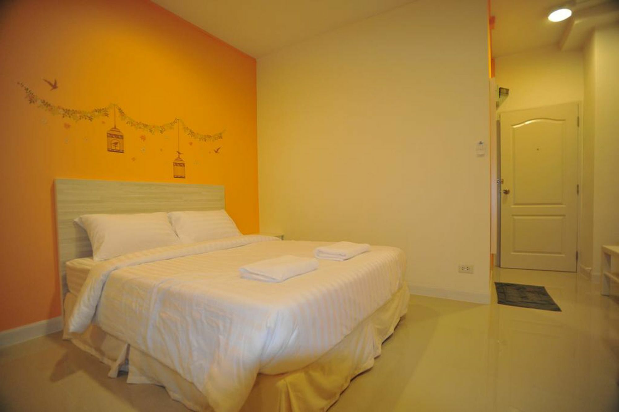 The Garden Living Hotel Банкок Екстериор снимка