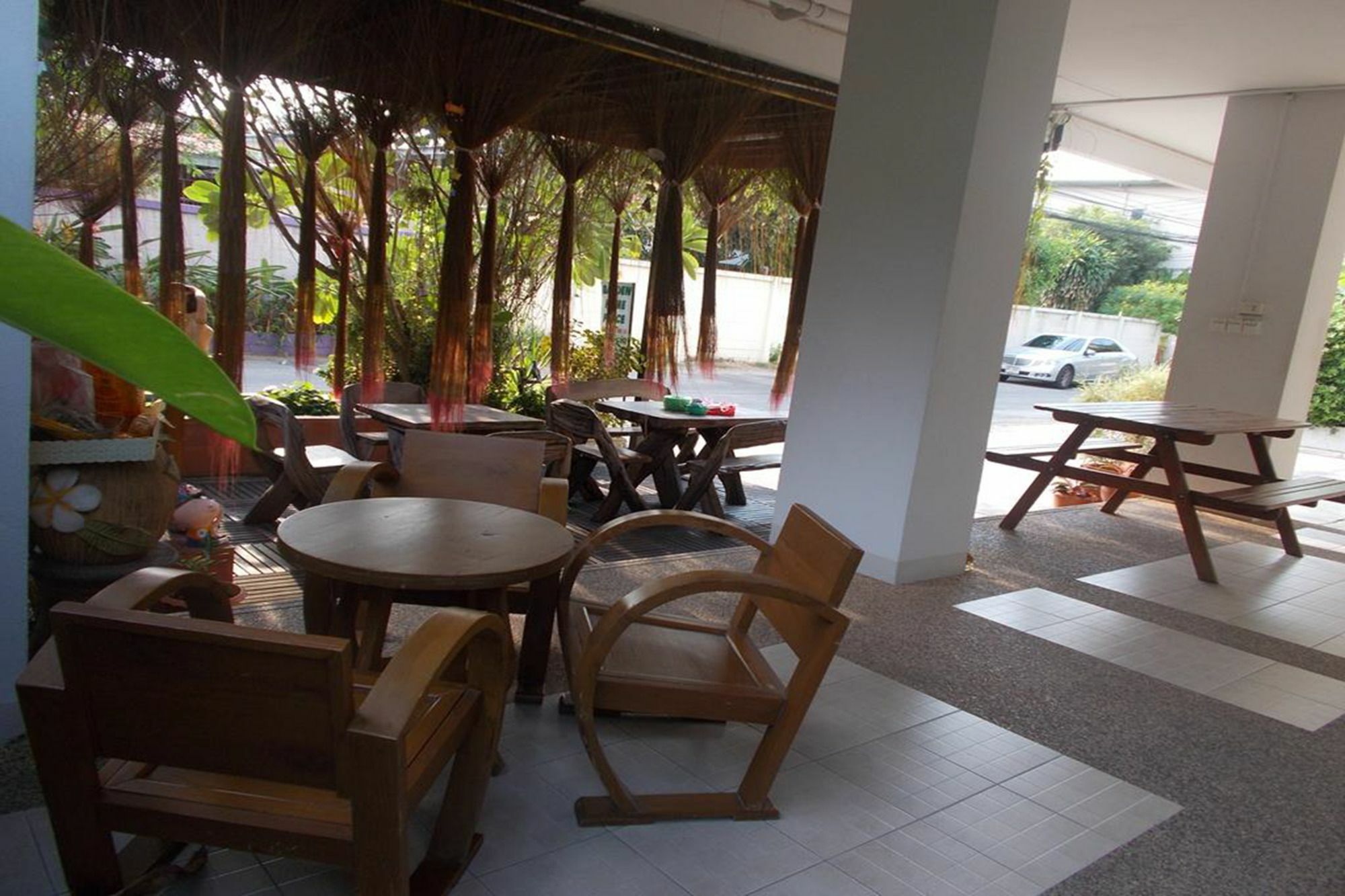 The Garden Living Hotel Банкок Екстериор снимка