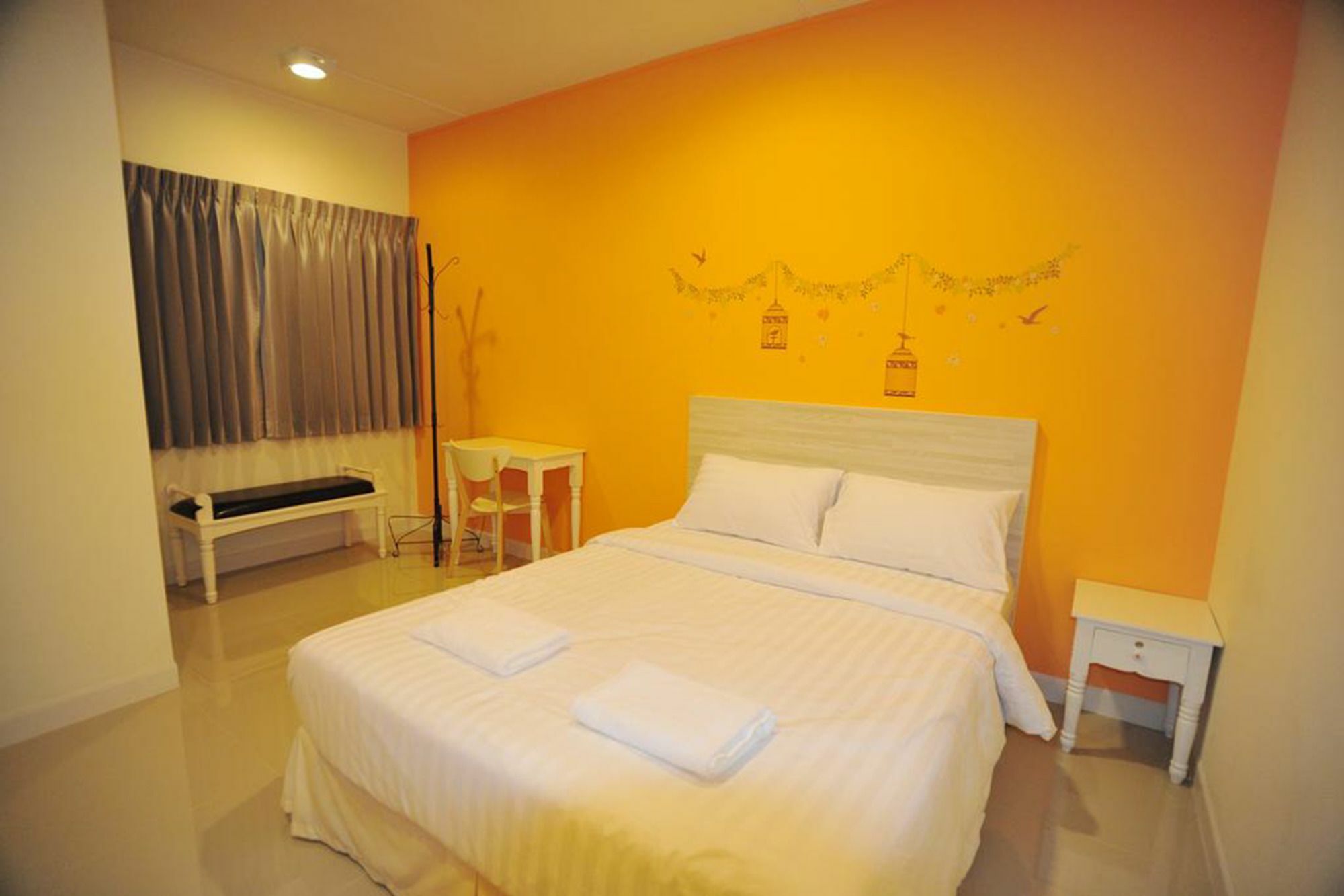 The Garden Living Hotel Банкок Екстериор снимка