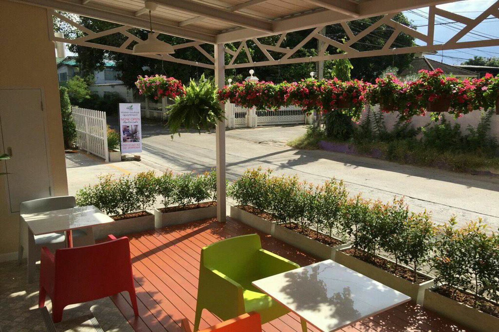 The Garden Living Hotel Банкок Екстериор снимка